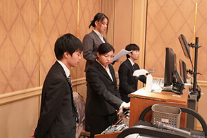 模擬ブライダル実習の様子